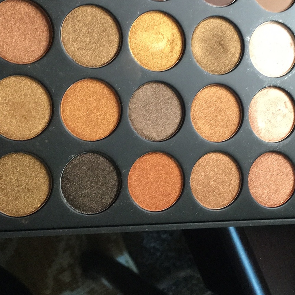 MORPHE 35R eyeshadow pallete